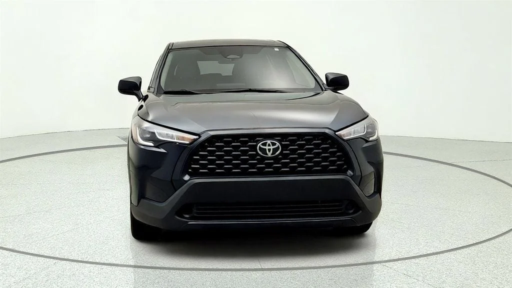 Used 2025 Jet Black Toyota L image 2