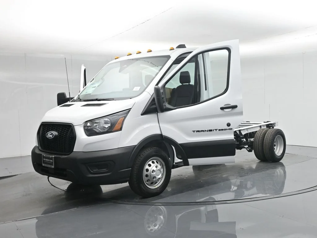 New 2026 Oxford White Ford Base image 22