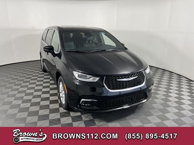 2026 Chrysler Pacifica Select's photo