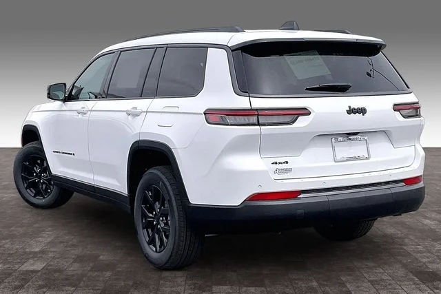 New 2026 Bright White Clear-Coat Exterior Paint Jeep Laredo image 3