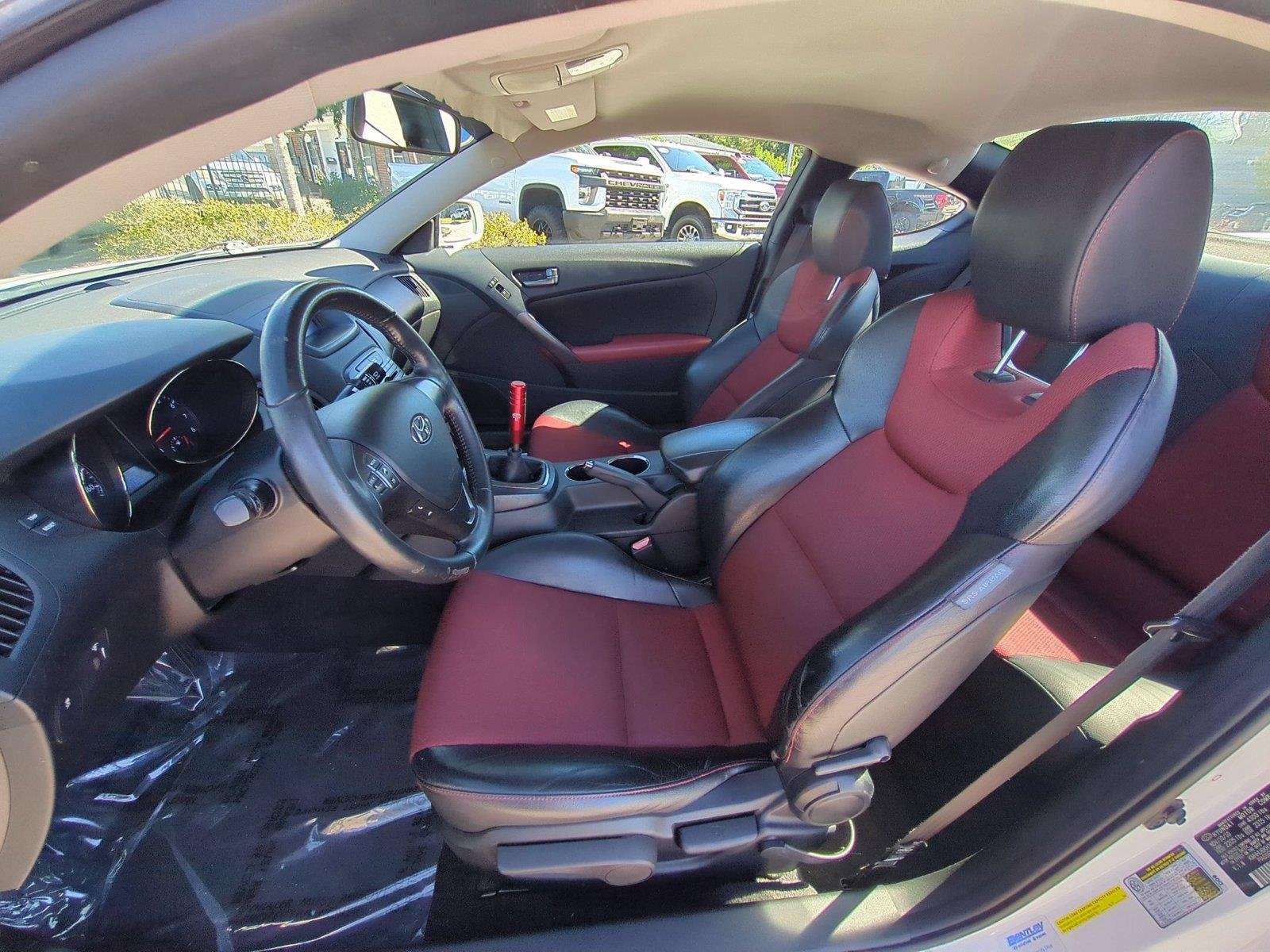 Used 2011 Karussell White Hyundai R-Spec image 17
