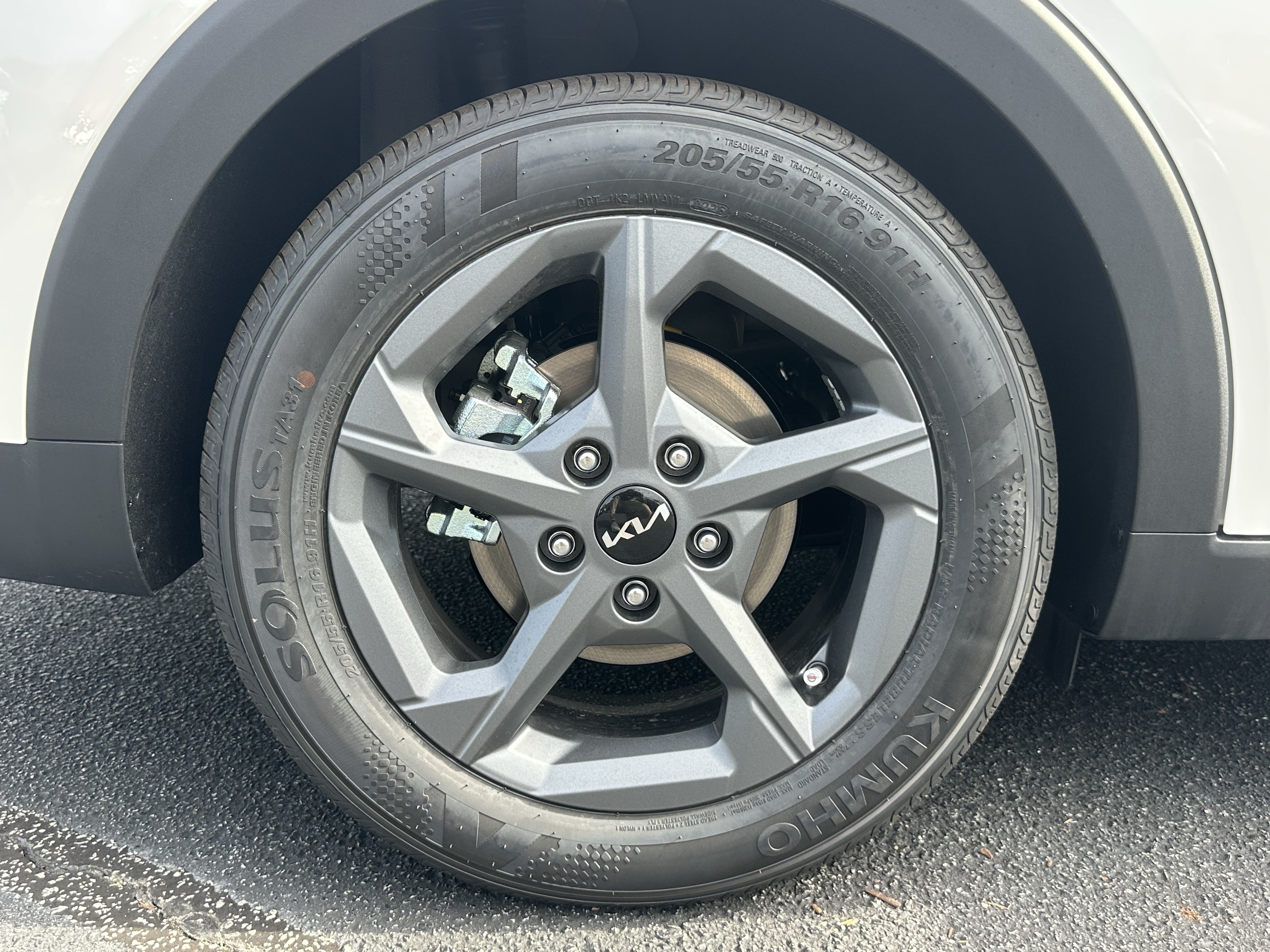 New 2026 Snow White Pearl Kia LXS image 18