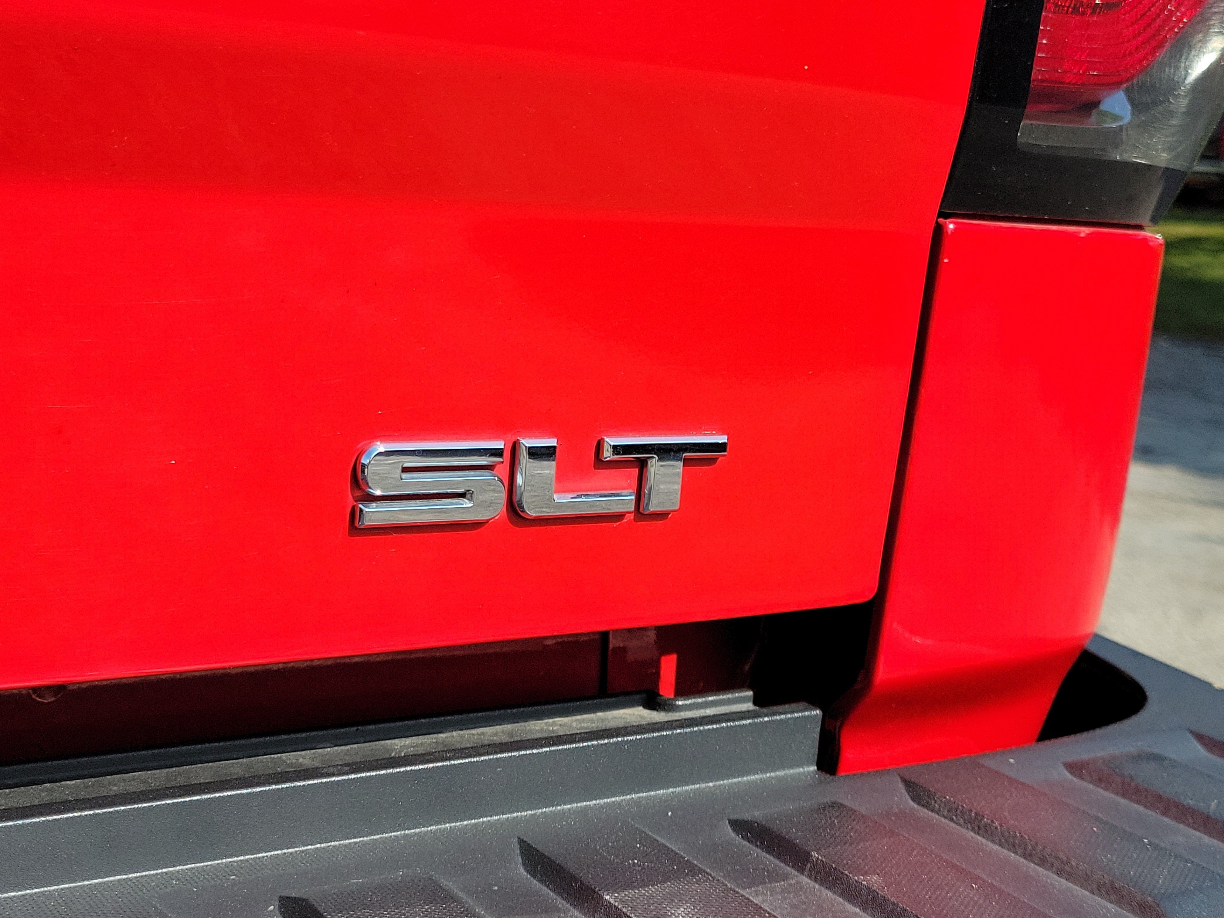 Used 2018 Cardinal Red GMC SLT image 7
