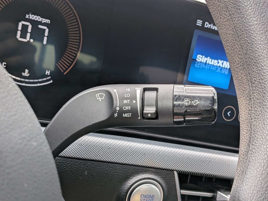 Used 2025 Silver Hyundai SEL image 33