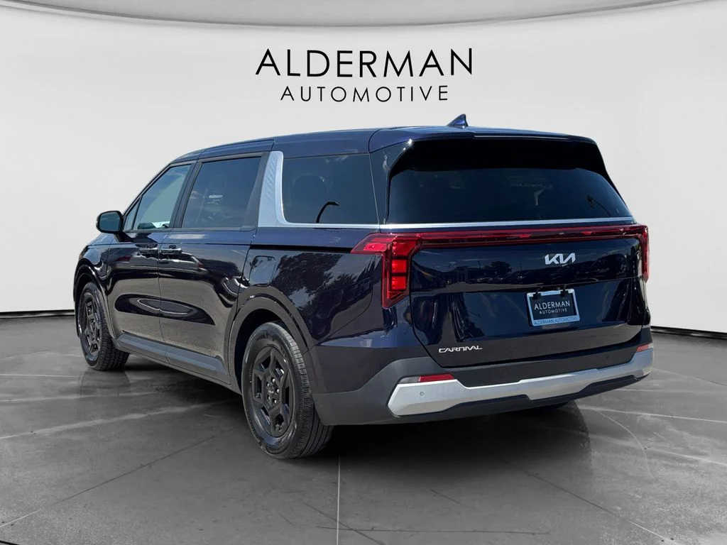 Used 2025 Blue Kia LXS image 3