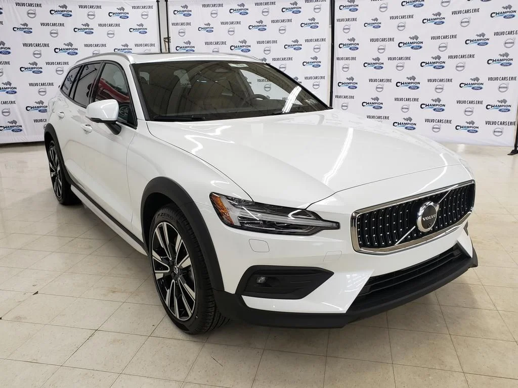 2026 Volvo V60 Cross Country B5 Ultra AWD's photo