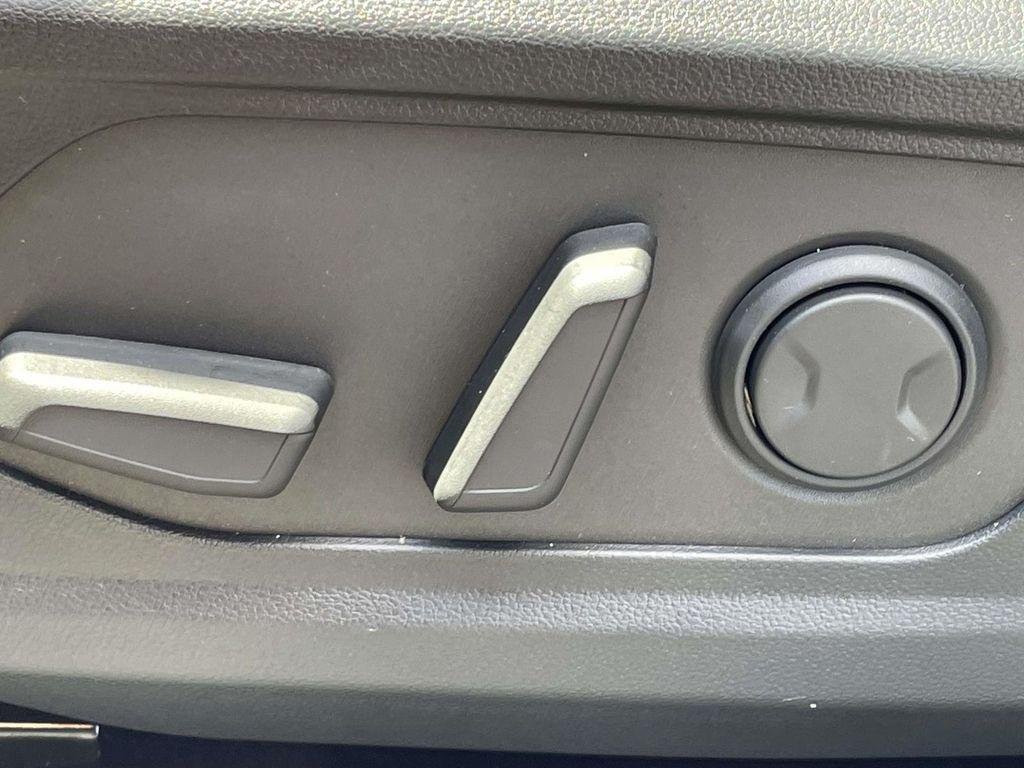 New 2026 White Hyundai SEL AWD image 18