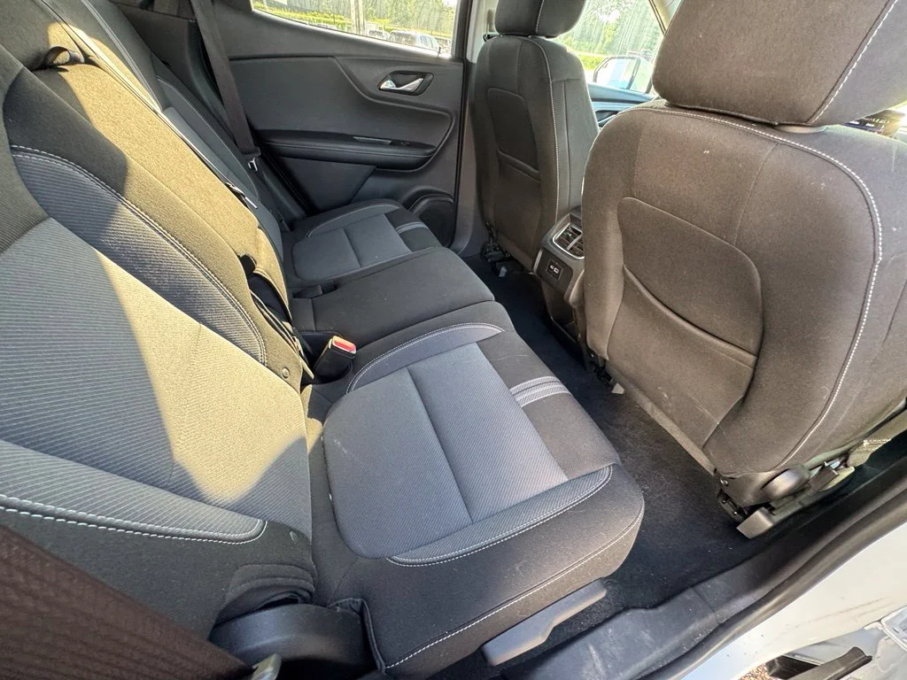Used 2025 White Chevrolet LT image 12