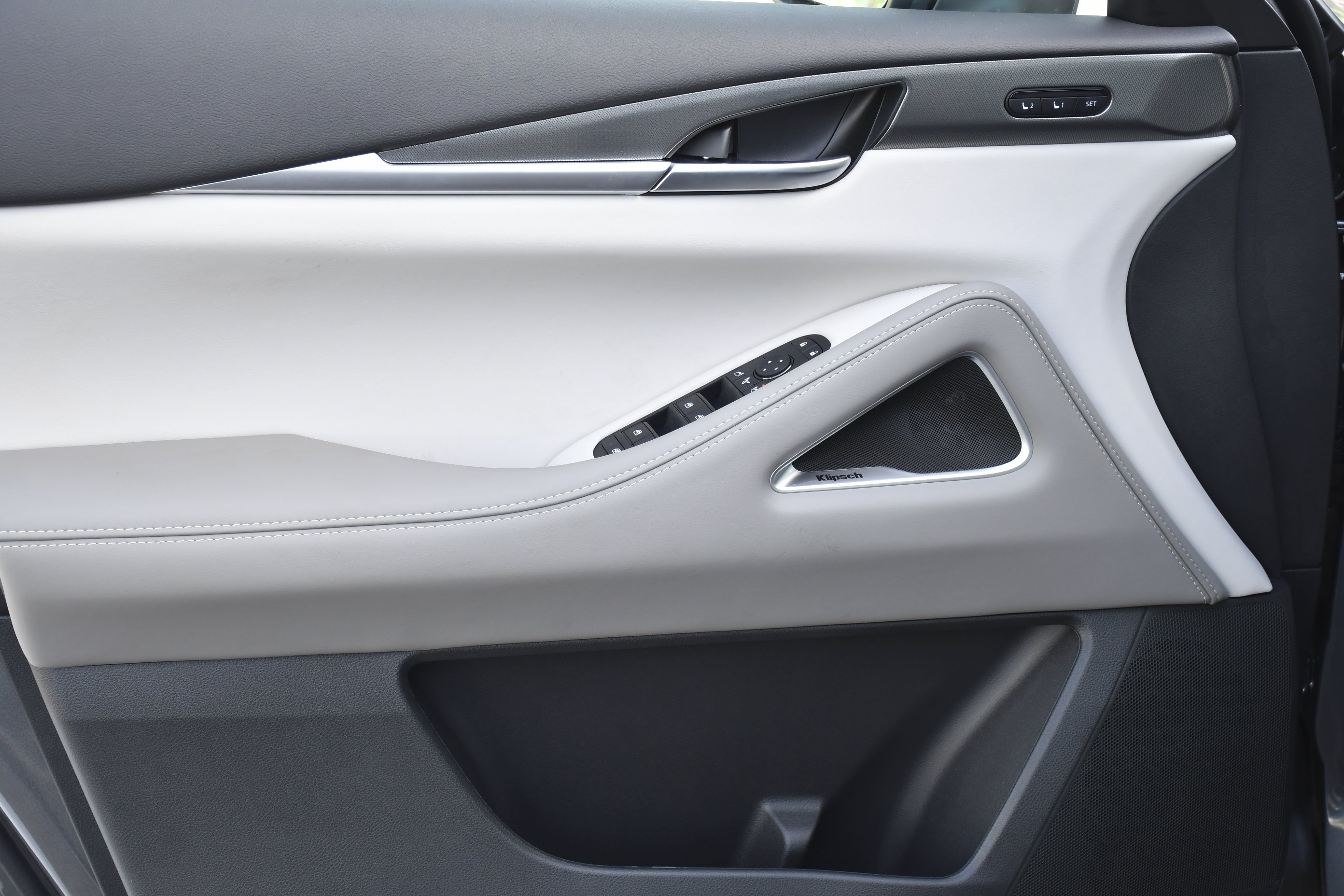New 2027 HARBOR GRAY INFINITI Luxe AWD image 18