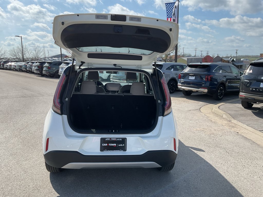 Used 2025 Whi Kia LX image 14