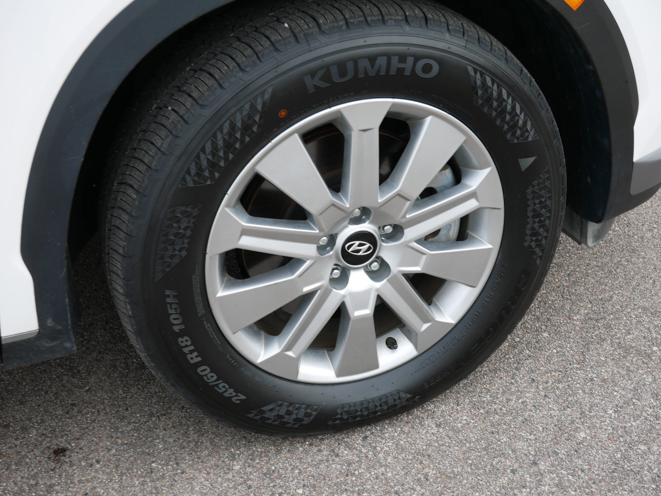 Certified Used 2024 Hyper White Hyundai SEL 7P image 15