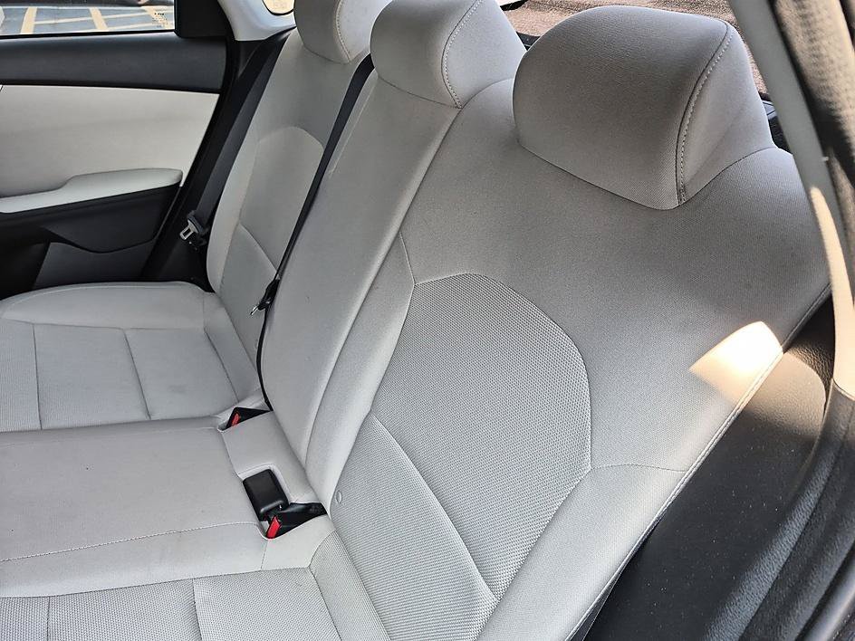 Used 2022 Black Kia LXS image 27