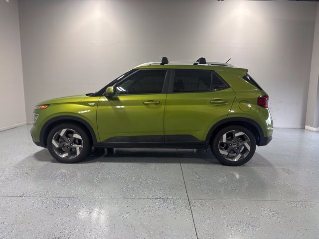Used 2023 Green Hyundai SEL image 10