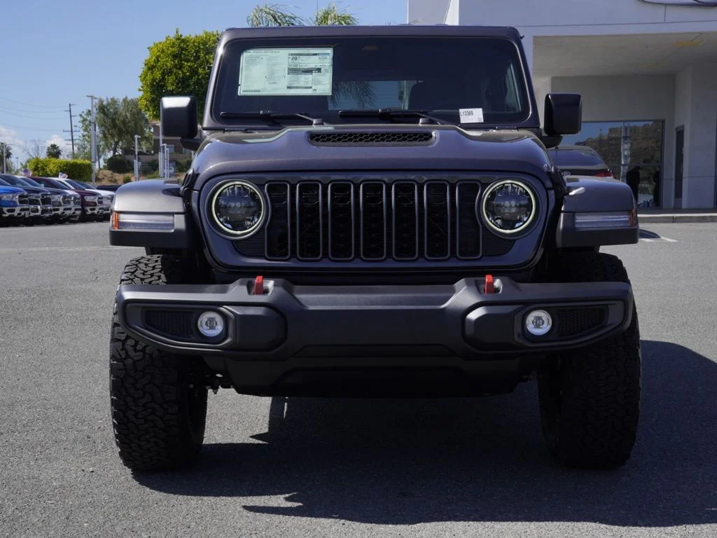 New 2026 Granite Crystal Metallic Clear-Coat Exterior Paint Jeep Rubicon image 8