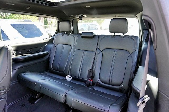 New 2026 Bright White Clear-Coat Exterior Paint Jeep Limited Altitude image 24