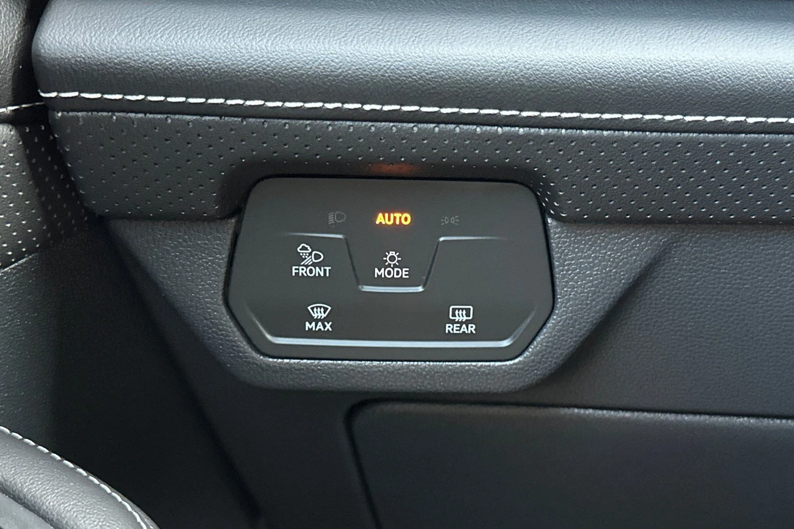 2026 Volkswagen Atlas SE w/Tech - Photo 24