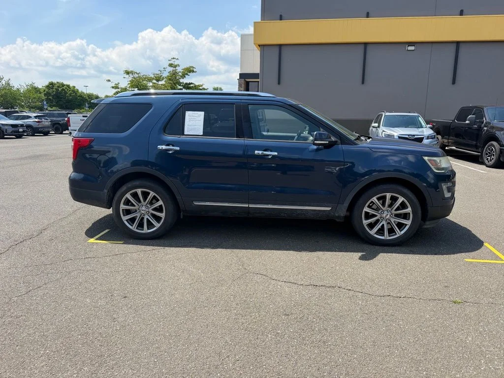 Used 2017 Blue Ford Limited image 4