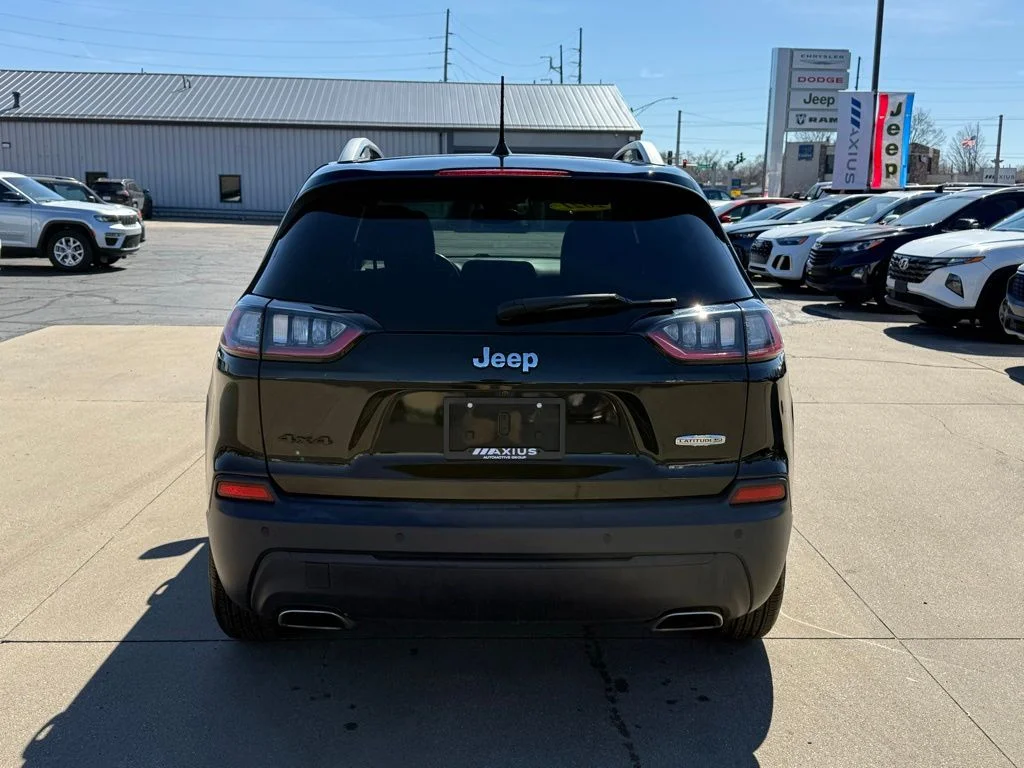 Used 2021 Black Jeep Latitude Lux image 6