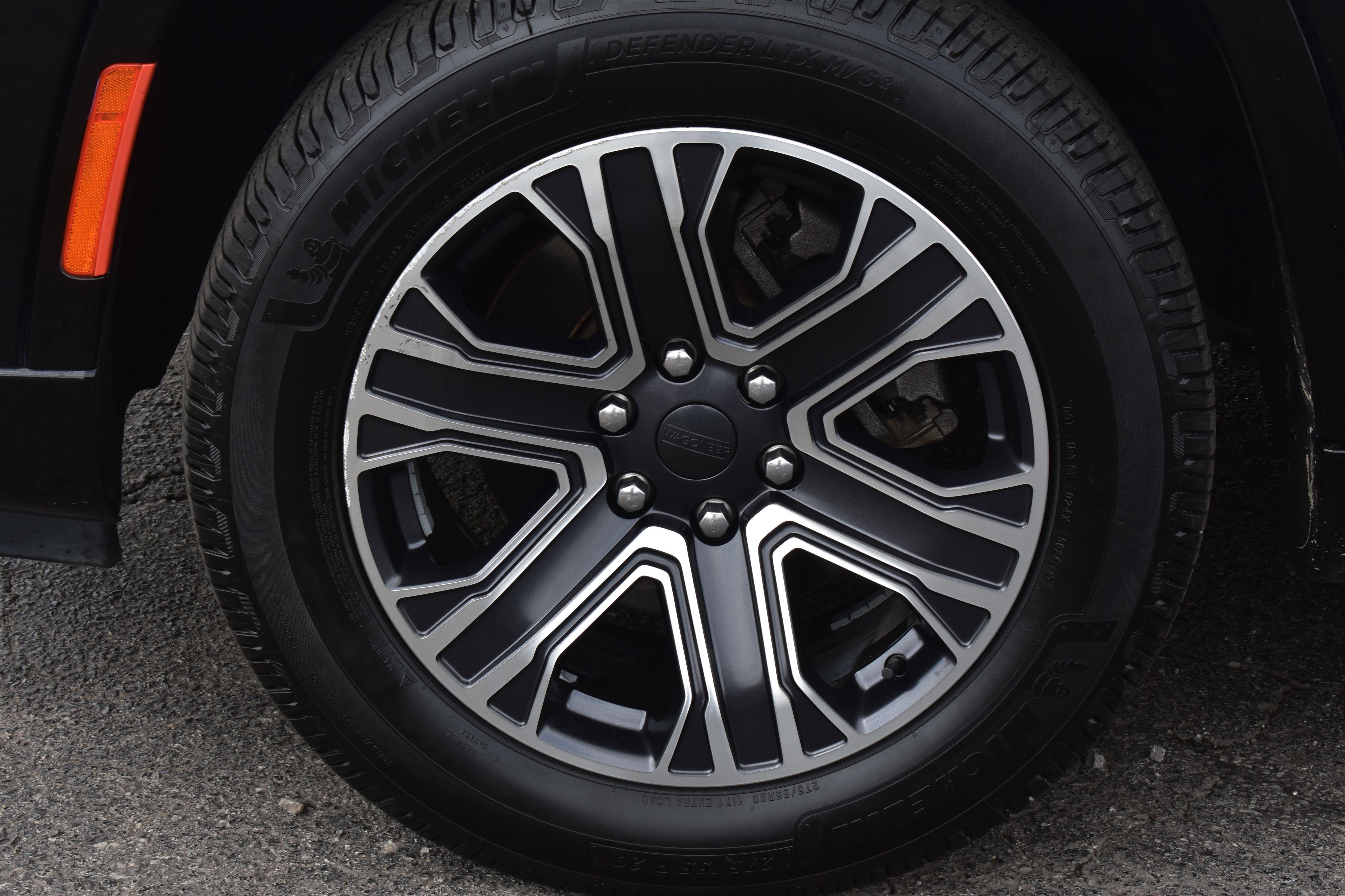 Used 2023 Diamond Black Crystal Pearlcoat Jeep Series II image 10