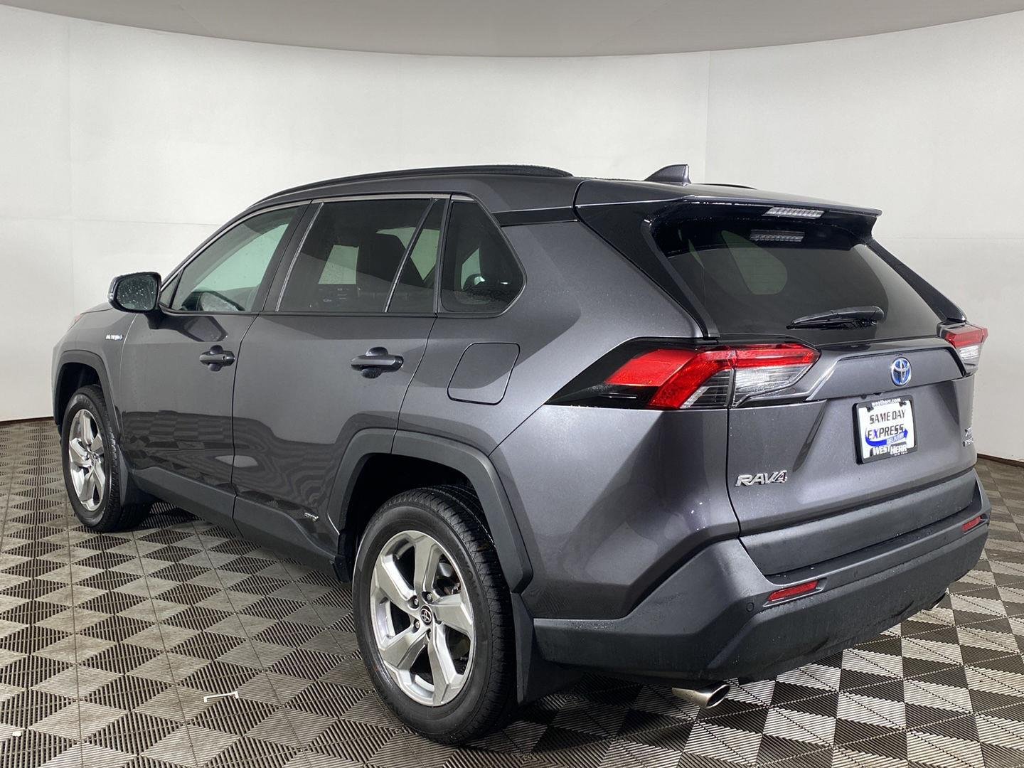 Certified Used 2021 Magnetic Gray Metallic Toyota XLE Premium image 4