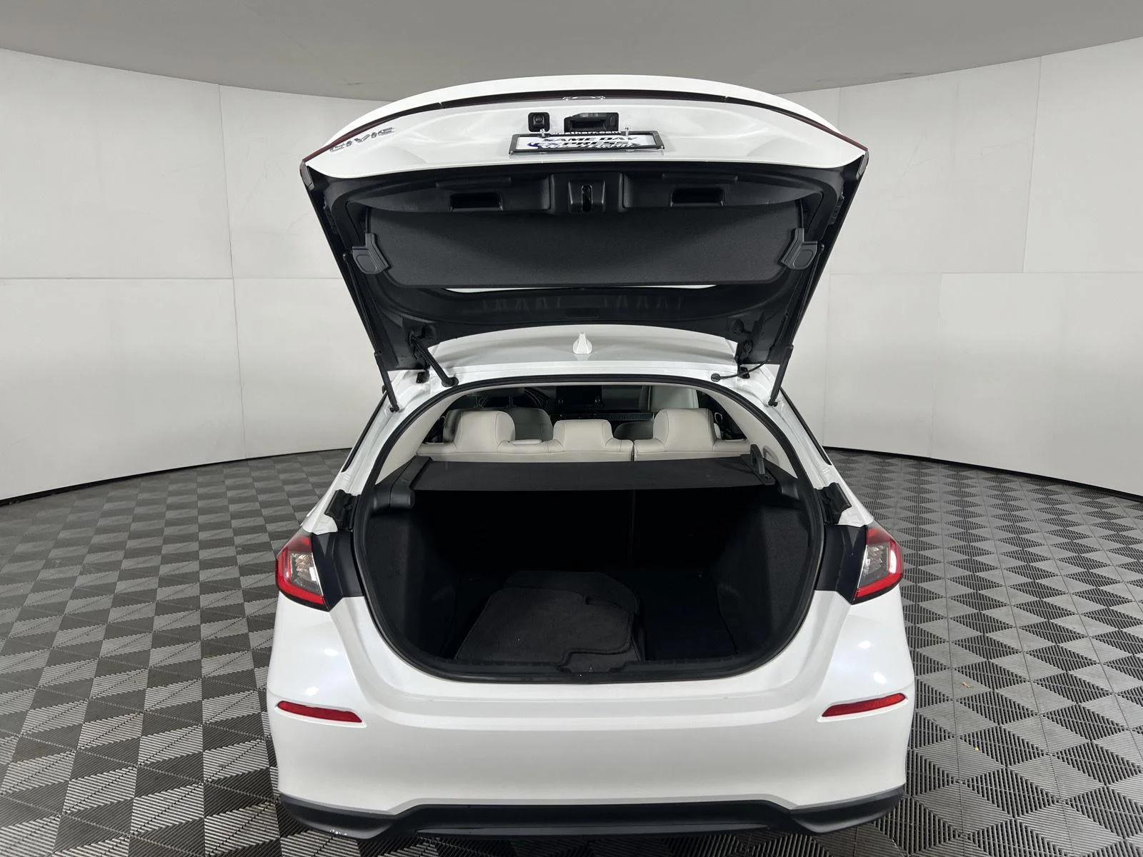 Used 2024 Platinum White Pearl Honda EX-L image 26
