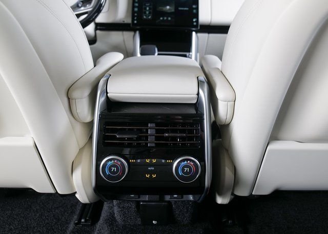 New 2026 Carpathian Grey Land Rover SE image 12