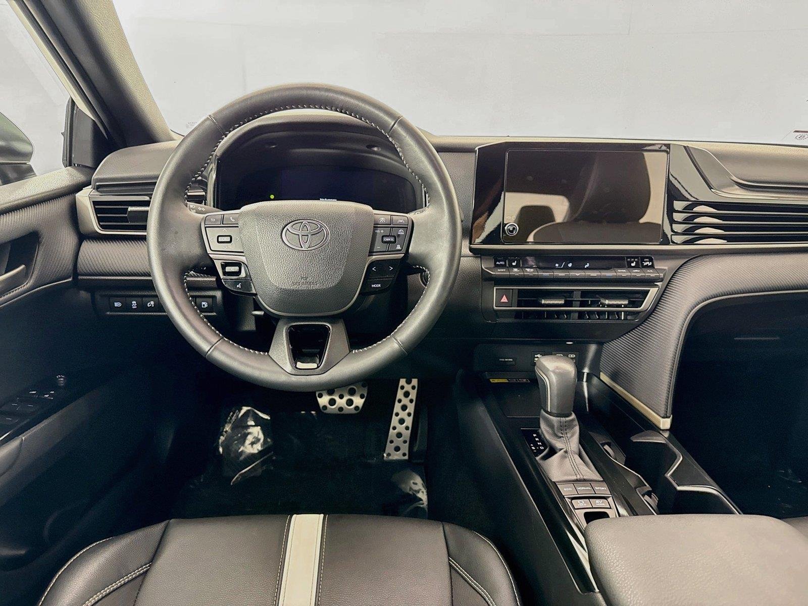 Certified Used 2025 Ice Cap Toyota SE image 30