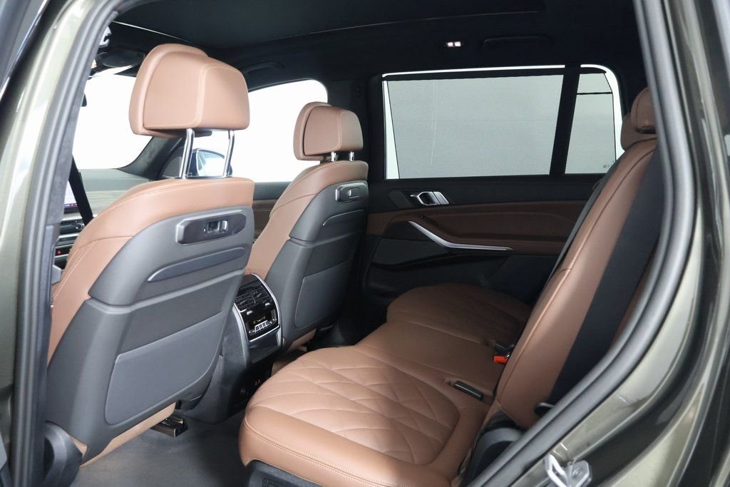 New 2027 Manhattan Green Metallic BMW xDrive40i image 6