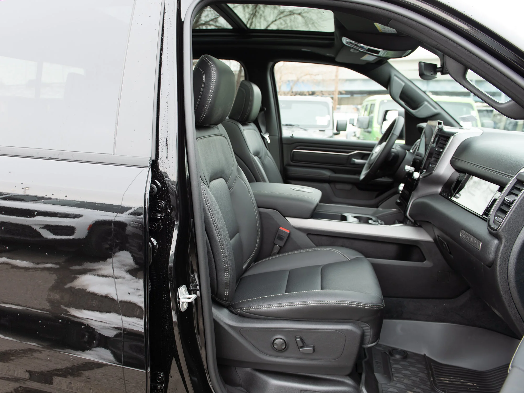 New 2026 Black RAM Sport* HEMI V8 image 27