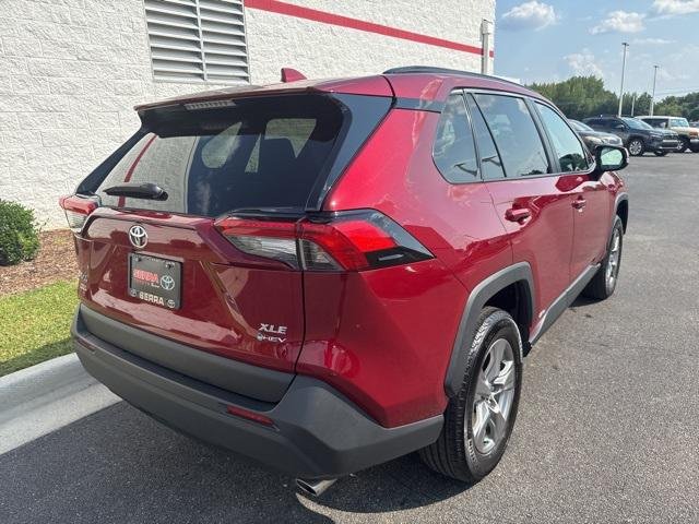 2025 Toyota RAV4 XLE - Photo 7