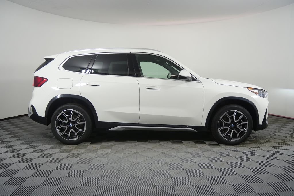 New 2026 Alpine White BMW xDrive28i image 2