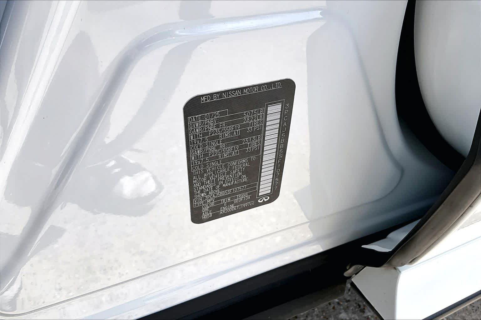 Used 2025 Radiant White INFINITI LUXE image 33