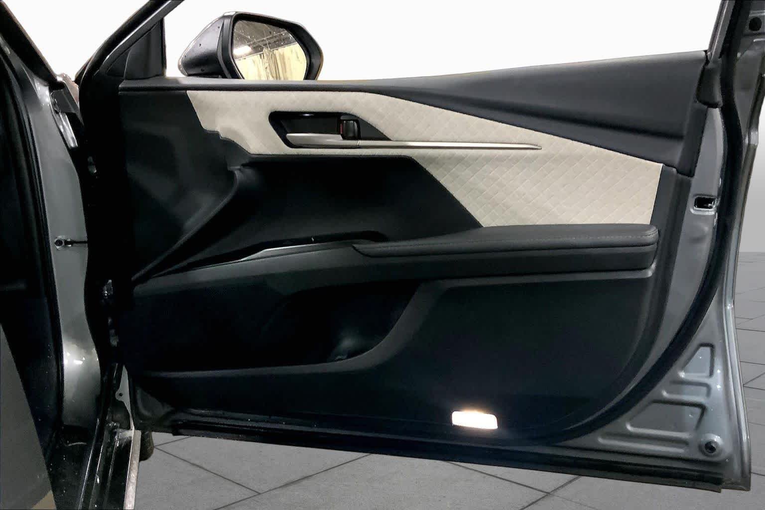 2025 Toyota Camry XLE - Photo 23