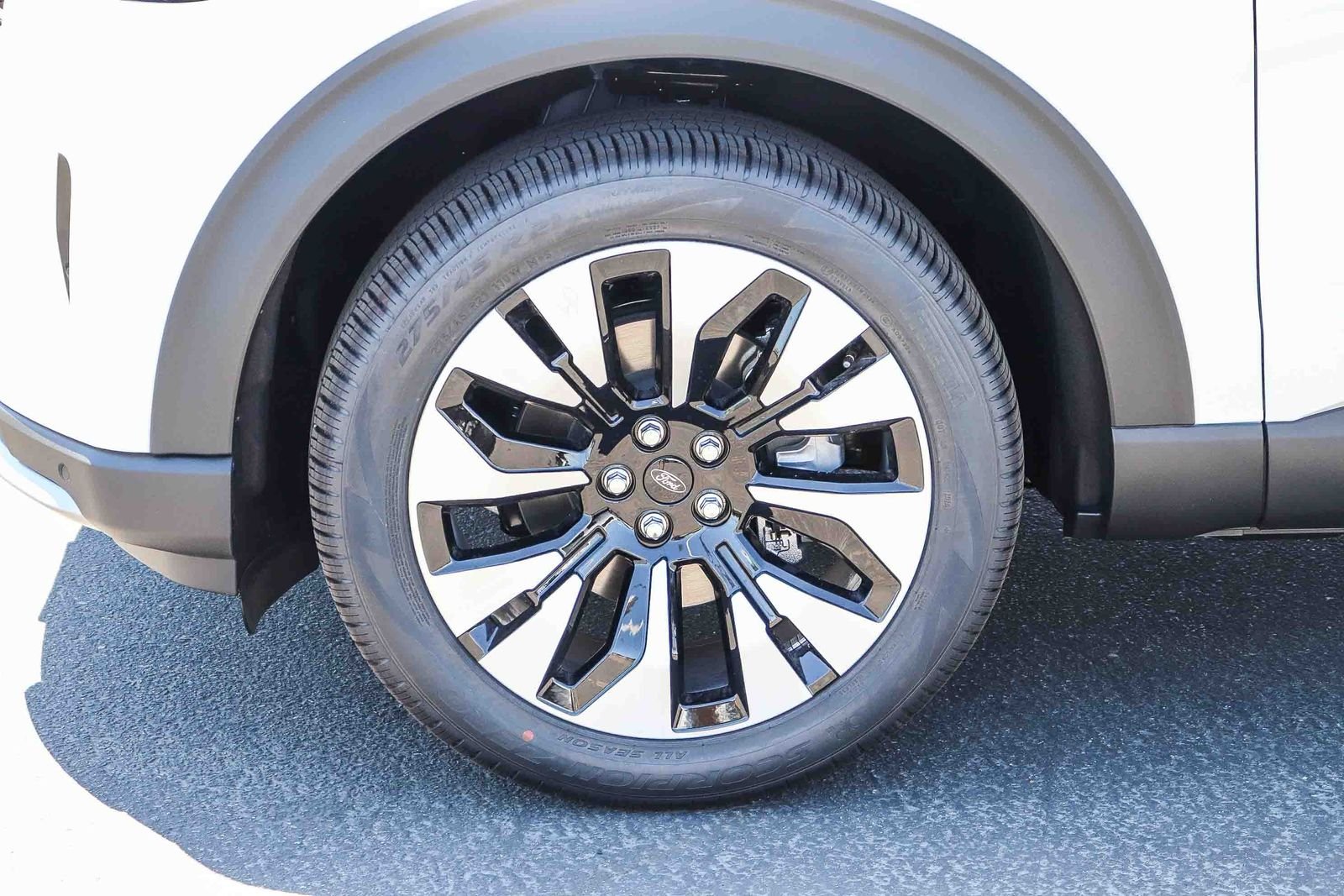 New 2026 Star White Metallic Tri-Coat Ford Platinum™ image 9