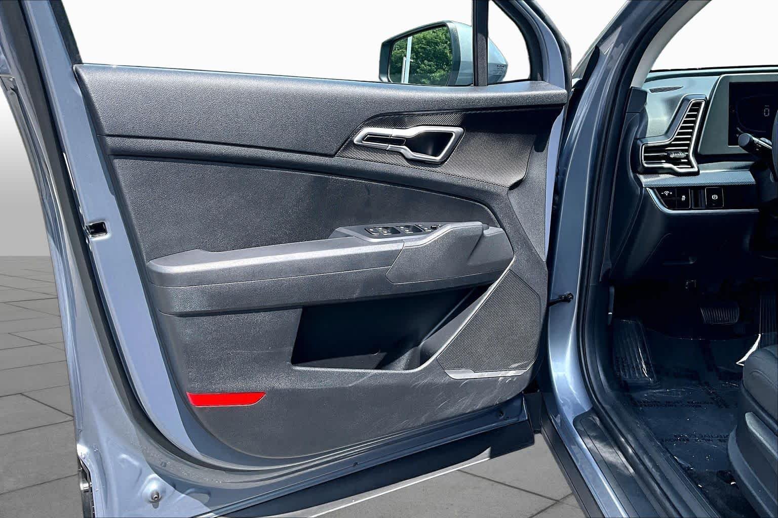 Used 2025 Everlasting Silver Kia LX image 21