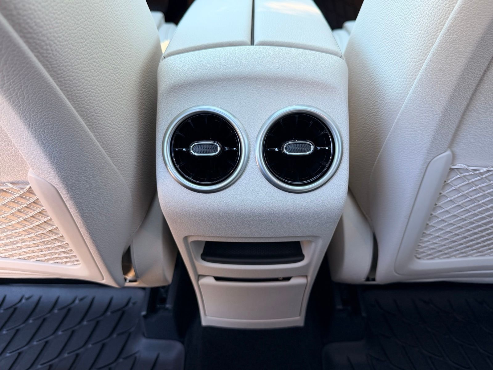 New 2026 Polar White Mercedes-Benz GLB 250 image 15