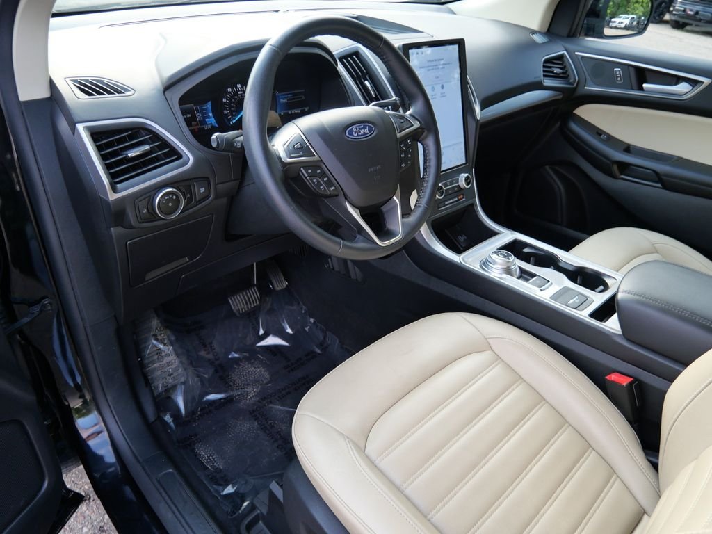 Used 2024 Black Ford SEL image 3