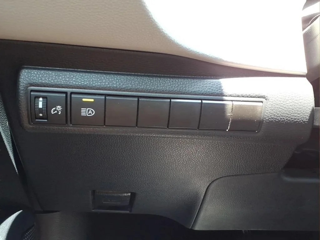 Used 2021 White Toyota LE image 13