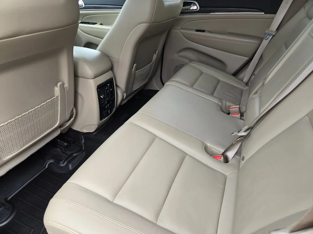 Used 2019 Diamond Black Jeep Limited image 23