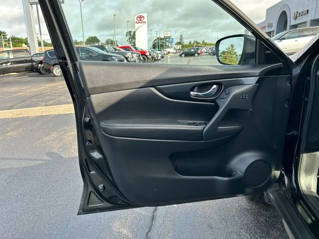 Used 2018 Magnetic Black Nissan SL image 23