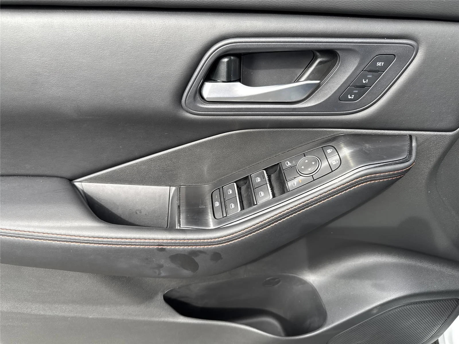 Used 2025 Everest White Pearl Nissan Rock Creek image 17