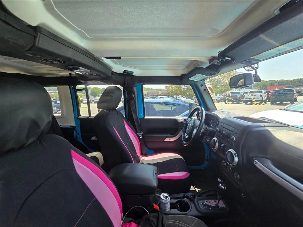 Used 2017 Blue Jeep Unlimited Sahara image 9