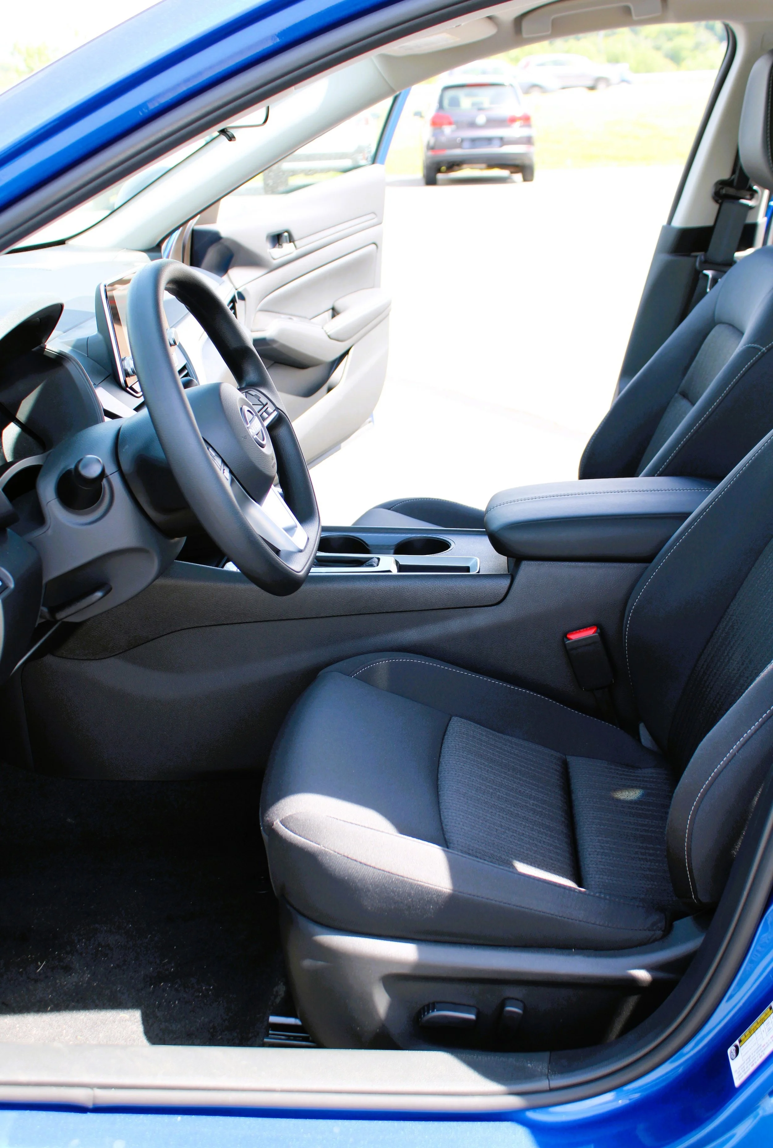 Used 2025 Bluestone Pearl Nissan SV image 19