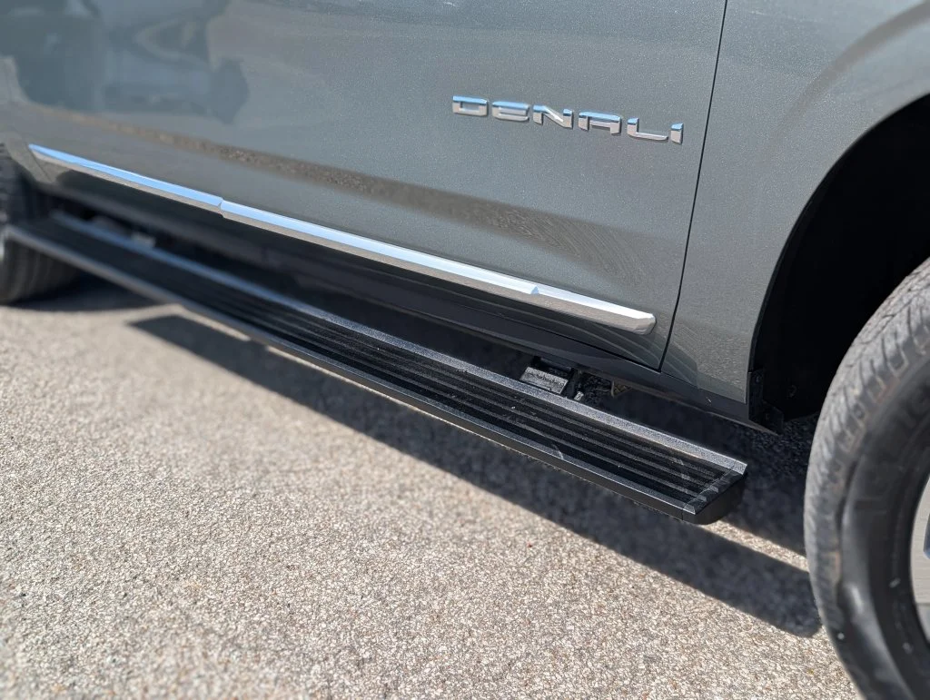 Used 2023 Green GMC Denali image 13