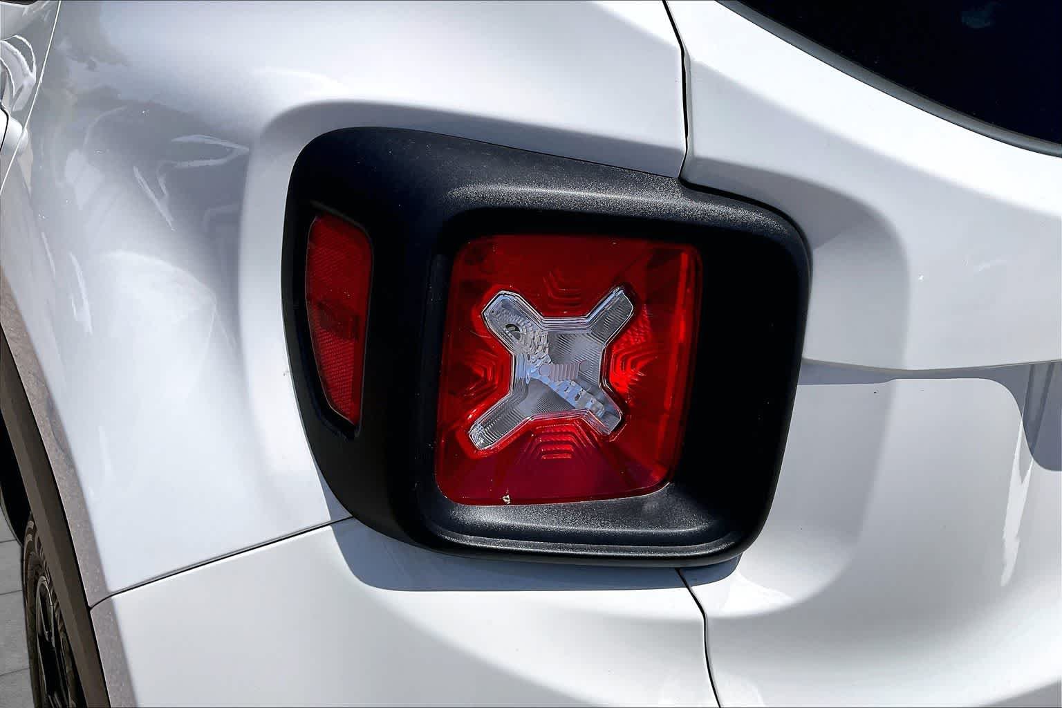Used 2023 Alpine White Clearcoat Jeep Trailhawk image 28