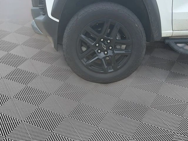 Used 2025 White Chevrolet Trail Boss image 10