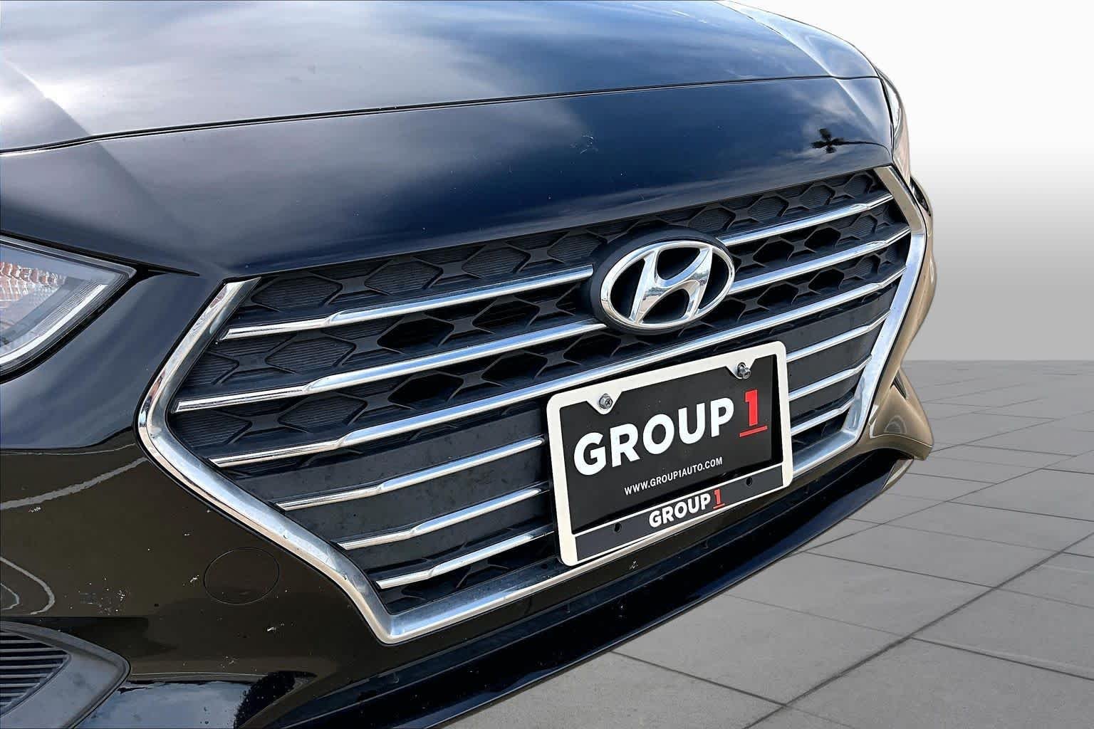 Used 2021 Absolute Black Hyundai SE image 30