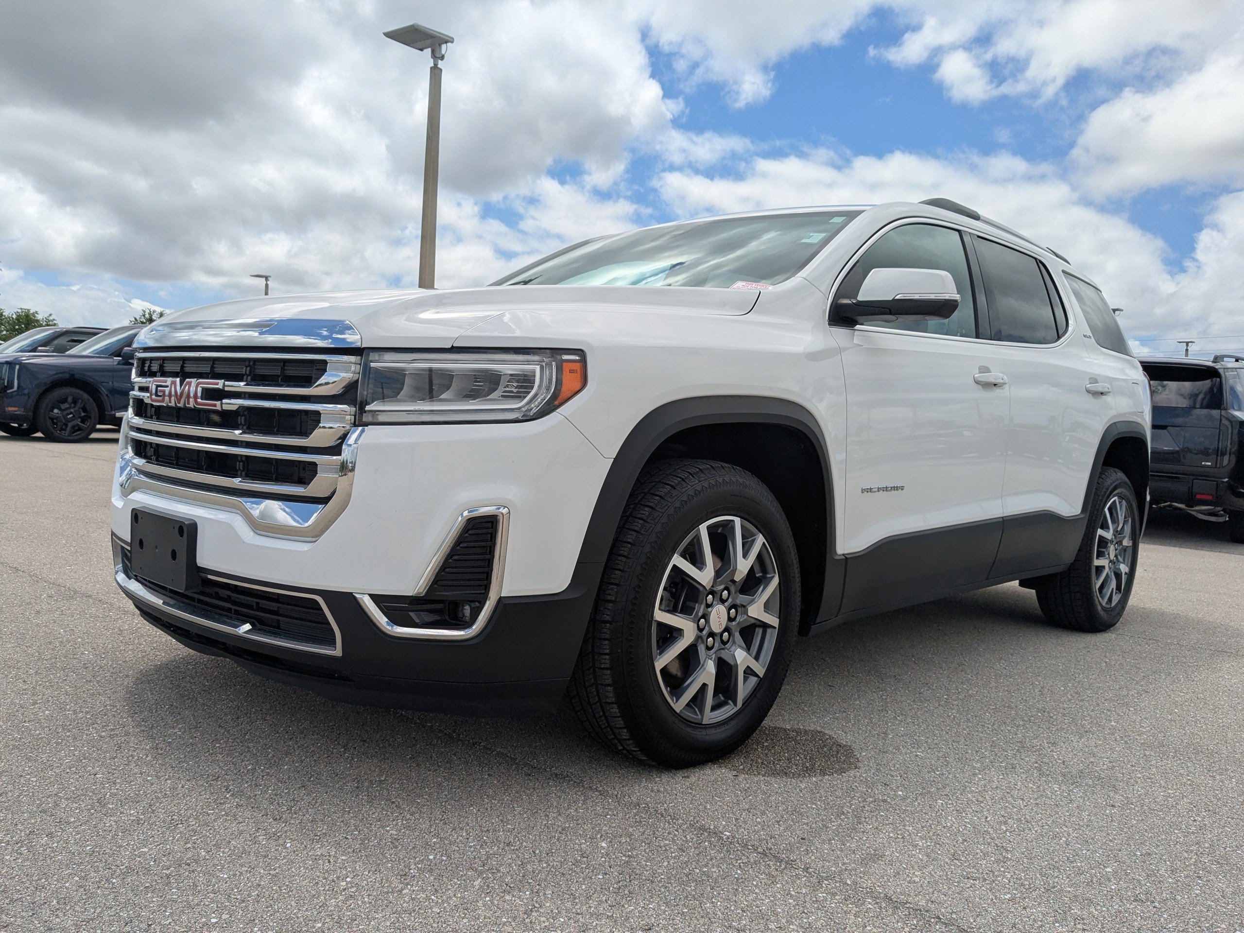 2023 GMC Acadia SLT - Photo 8