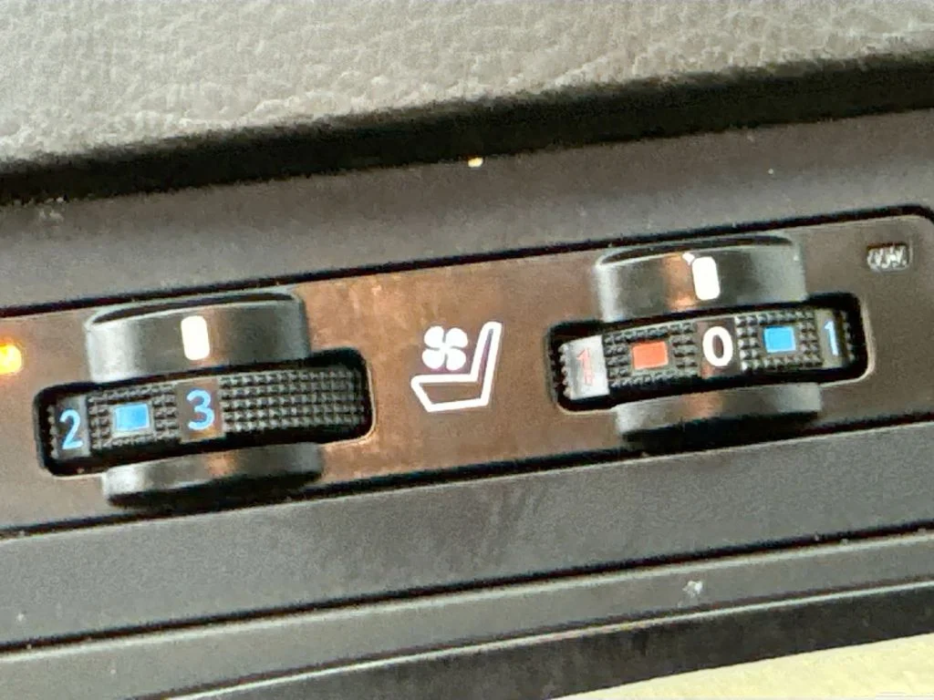 Used 2015 Black Lexus 450h image 25