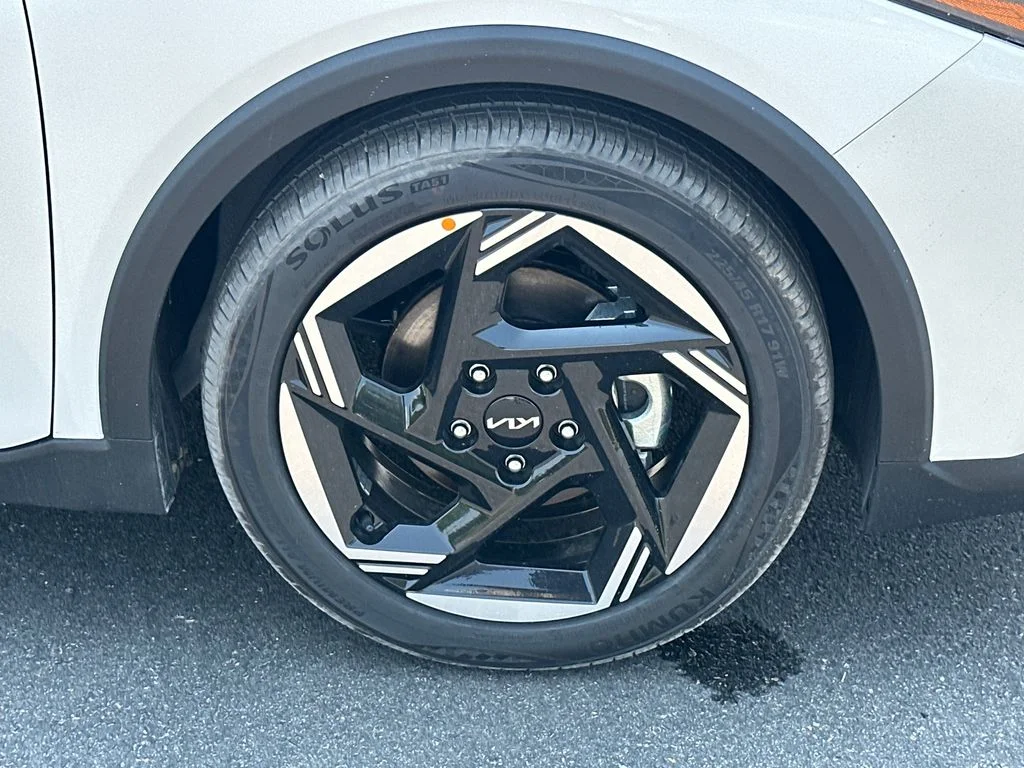 New 2026 White Kia EX image 12